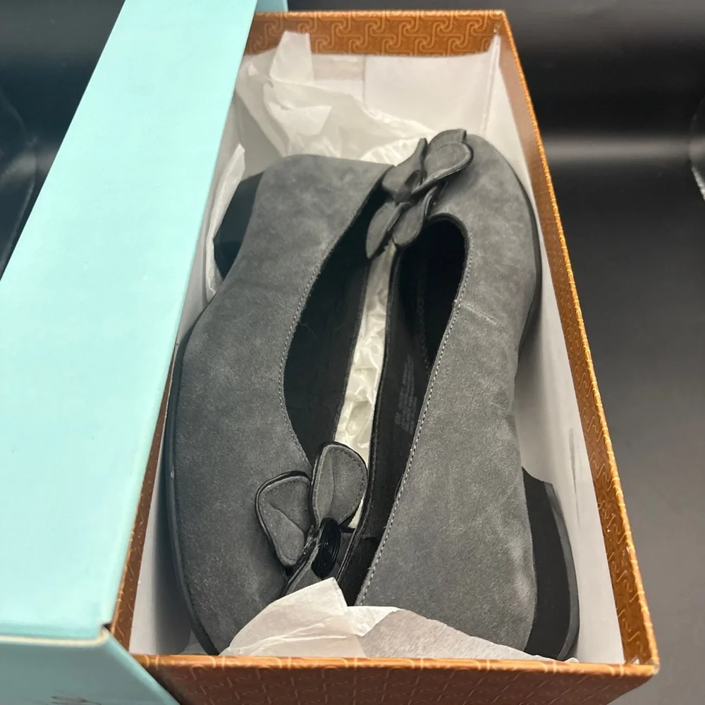 LifeStride Oliver Gray Flower Detail Flats Size 6 EUC Original Box